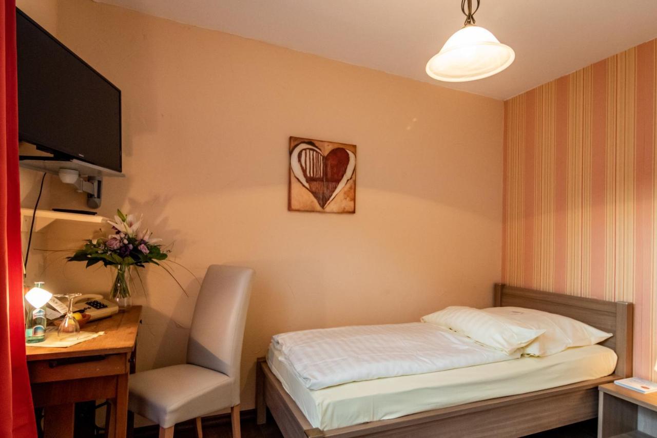 Hotel Goldflair Am Rathaus Korbach Buitenkant foto