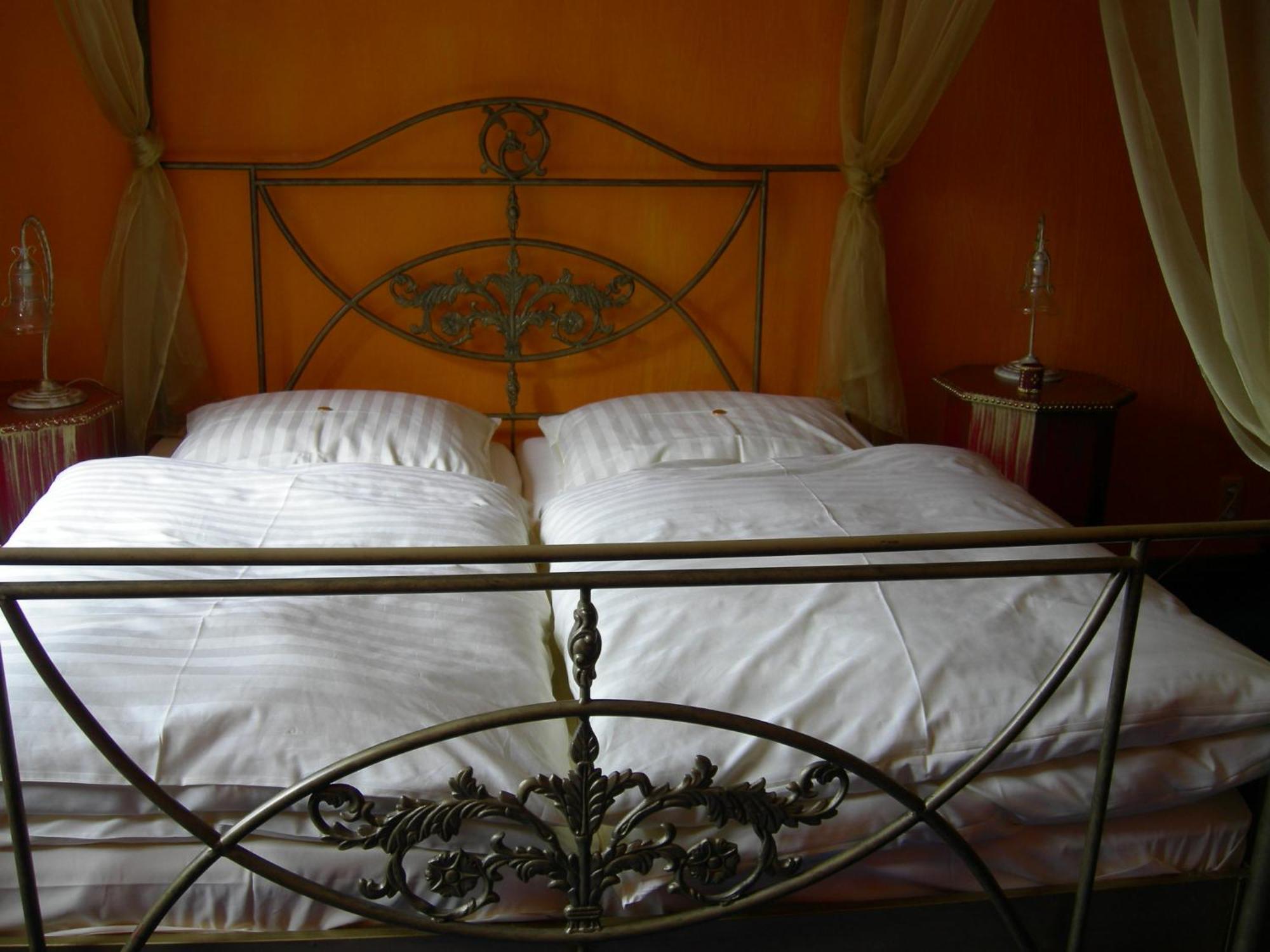 Hotel Goldflair Am Rathaus Korbach Buitenkant foto