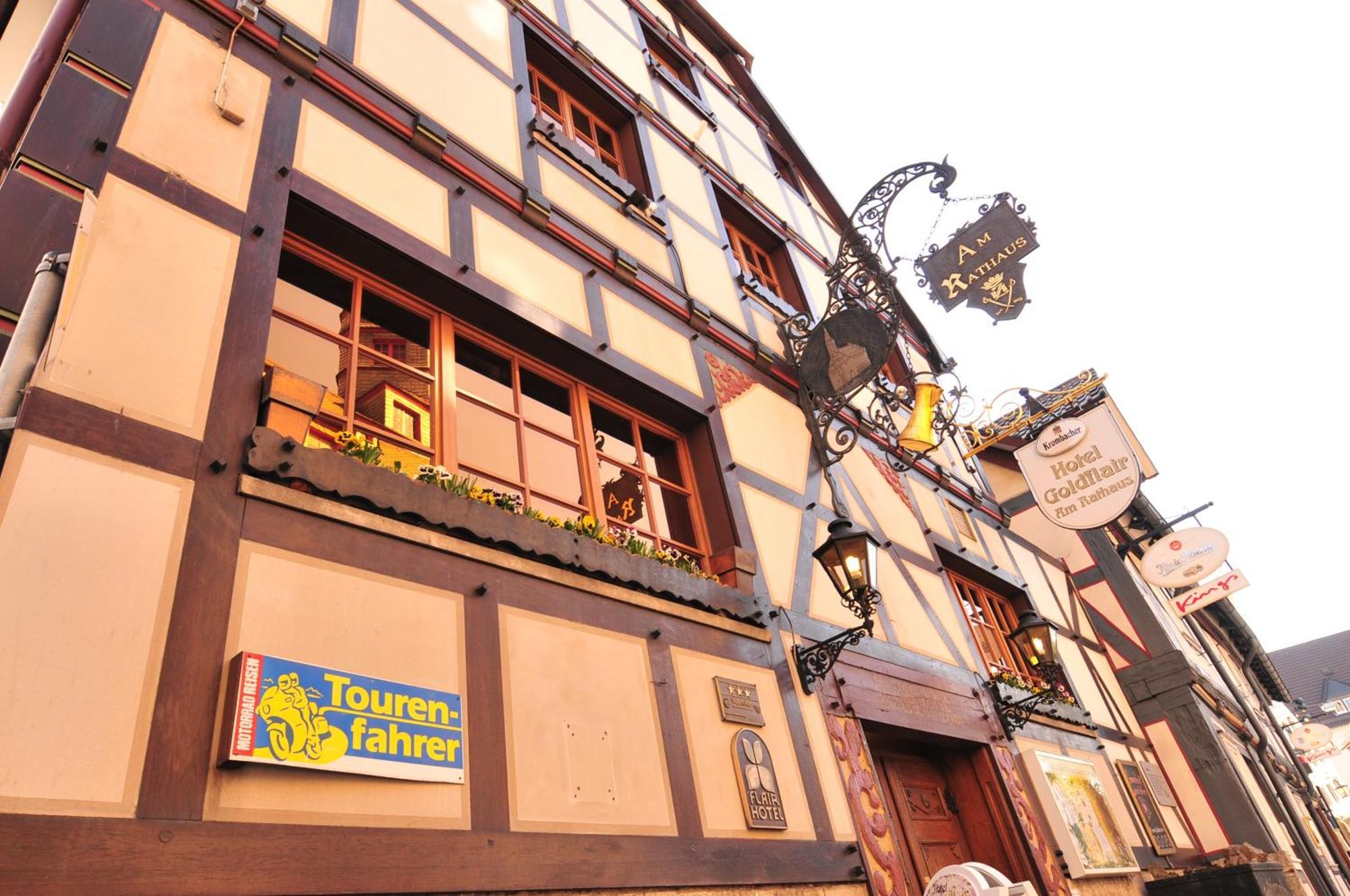 Hotel Goldflair Am Rathaus Korbach Buitenkant foto